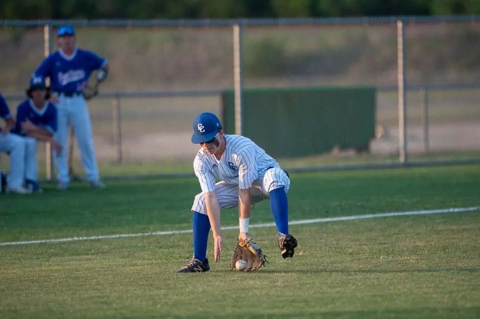 Ground Ball Fielding Routine: From Roll to Throw